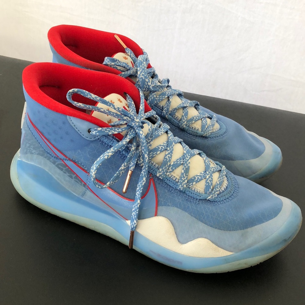 Nike zoom KD (Kevin Durant) sneakers. Men’s 9.5.